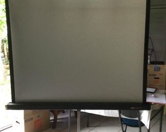WLE278 - Knox Crusader 48" x 41" Projector Screen w/Stand