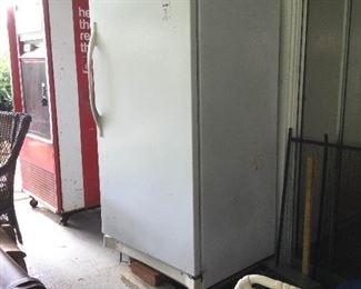 WLE292 - Kenmore Refrigerator & Dolly