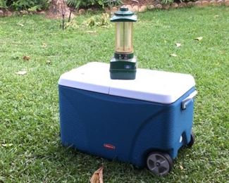 WLE293 - Rubbermaid Cooler w/Wheels And More