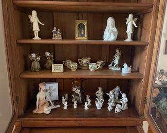 Nice selection of vintage figurines. 