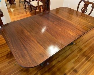 Clawfoot dining room table / 2 leaf / 4 chairs