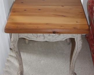 2-Pine wood end tables