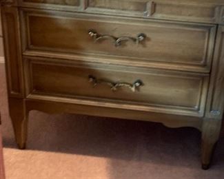 6 pc bedroom set American of Martinsville - dresser with mirror, chest of drawers, 2 night stands, headboard.