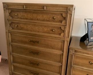 6 pc bedroom set American of Martinsville - dresser with mirror, chest of drawers, 2 night stands, headboard.