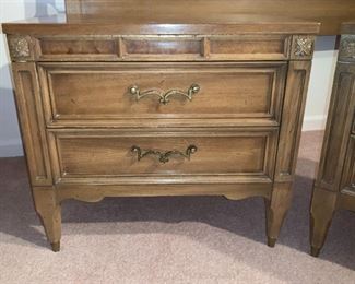 American of Martinsville USA Made 6 pc bedroom set includes queen headboard, dresser with mirror, chest of drawers, 2 night stands