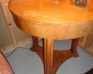 ROUND END TABLE 