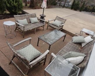 NICE PATIO SET 