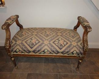 VICTORIAN STYLE SEAT 