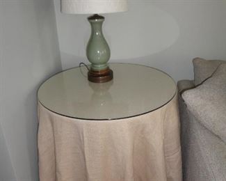 ROUND TABLE AND LAMP