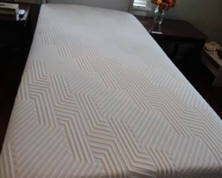 LUCID MATTRESS 300 SERIES ADJUSTABLE TWIN BED 