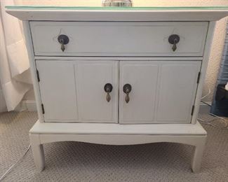 White wash glass top bedside table
*we have two