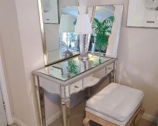 Mirrored dressing table 