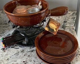 Landert Fondue Casserole Pot & Plates