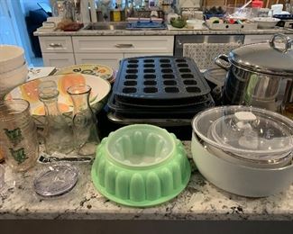 Assorted Kitchenware/Bakeware