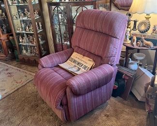 Pretty, comfy, clean, & a Lazy Boy… perfect chance at a great recliner!
If you are coming for this… please be ready to remove it ASAP… we really need the room in the house.