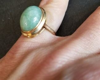 18k gold and jade ring