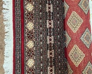 Large area rug in excellent condition