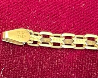 6-BW4- $250 
14kt yellow gold italy bracelet 7 stones .82ct diamonds