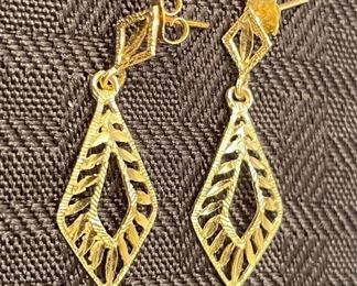 35- $70 LOT 14kt gold 2 pair of earrings white & yellow sets 
