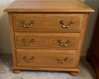 62____$140
Ethan Allen 3 drawers small chest
  • 23high 25wide 16deep 