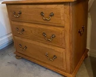62____$140
Ethan Allen 3 drawers small chest
  • 23high 25wide 16deep 
