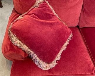 67____$550
Thomasville set of red velvet sofa and loveseat
red sofa  • 36high 80wide 36deep 
loveseats  • 36high 64wide 36deep  
