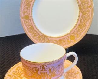21_____ $50 
 Lot : set of 4 cups of saucers & dessert plates Aynsley, R.Worcester 