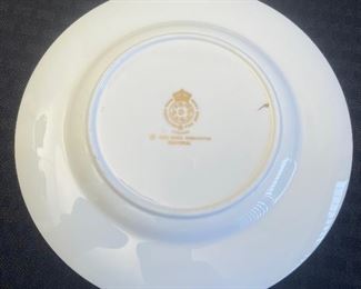 21_____ $50 
 Lot : set of 4 cups of saucers & dessert plates Aynsley, R.Worcester 