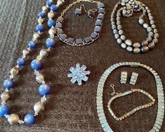 122_____ $50 
Blue lot : 4 sets +1 pin Weiss snowflake blue 