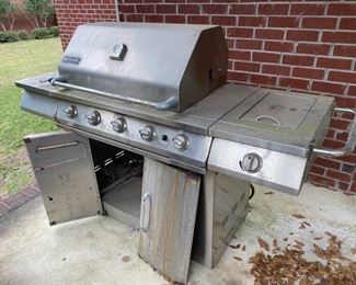 $50 Jenn Air Gas grill as is . Need to be unhooked by buyer