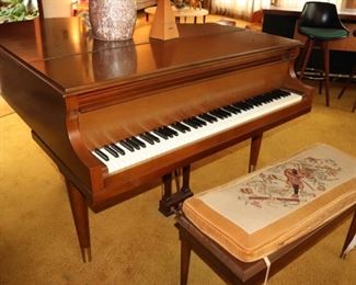 Winter Baby Grand Piano, piano stool