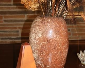 metronome, vase