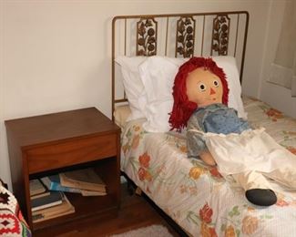 Night stand, Raggedy Ann