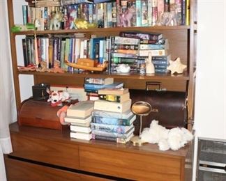 Hutch, cabinet, drawers, storage, books, baskets