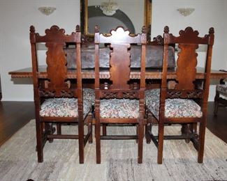 ANTIQUE DINING TABLE W/8 CHAIRS