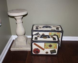 PEDESTAL, DECORATIVE LUGGAGE