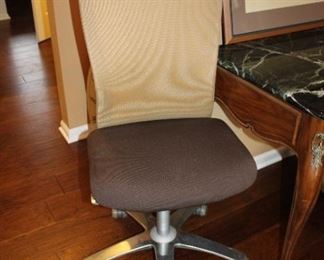 DESK CHAIR
