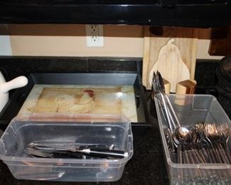 KNIVES, FLATWARE SET