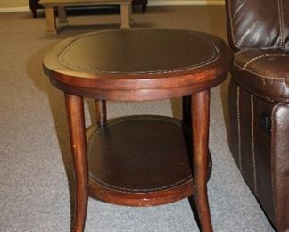 ACCENT TABLE