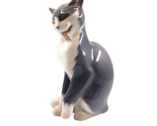 Lot 029
Bing & Grondahl Grooming Cat No. 2458