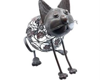 Lot 045
Cat Figurine Metal Decorative Art