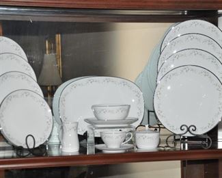 Great Set Vintage Noritake "Annabelle" China, Service for 8, Six Piece Place Setting Including Two 6" Vegetable Bowls, a 12" Platter, Gravy Boat and Cream and covered Sugar bowl