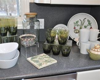 Williams Sonoma Salad Pieces includes a Large Serving Bowl as well as 6 Individual Salad Bowls, 6 White Crate and Barrel Mugs, Green Glassware and Much More!