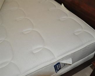 Queen Mattress in Excellent Condition!