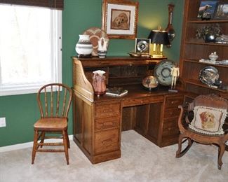 Wonderful Desk/Office Area!