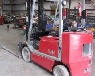 Yale 2 1/2 Ton Forklift w/Fork & Boom