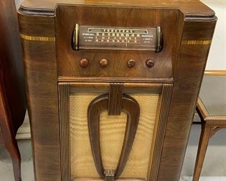 Antique TrueTone Radio