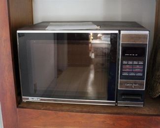 Quasar Microwave Oven