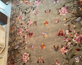 Gorgeous 11 x 8 Plush Rug in Excellent Condition. 
