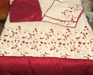 Queen Size Comforter With 4 Shams